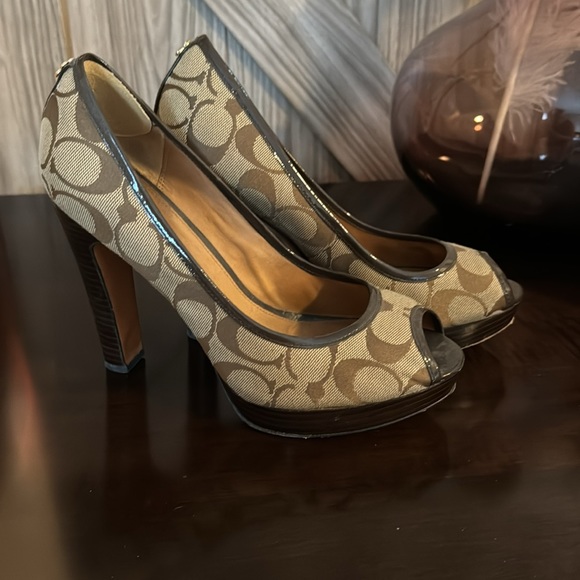 Authentic Coach heels - Picture 4 of 5